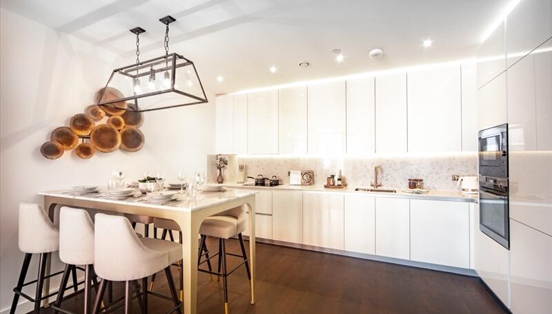 3 bed property in 4 Thornes House, 6-8 Charles Clowes Walk, London